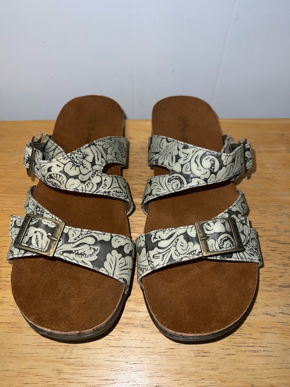 Bear paw Cream & Green Floral Buckle Slide Sandals Size 8
